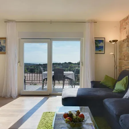 With Balcony And Sea View דירה